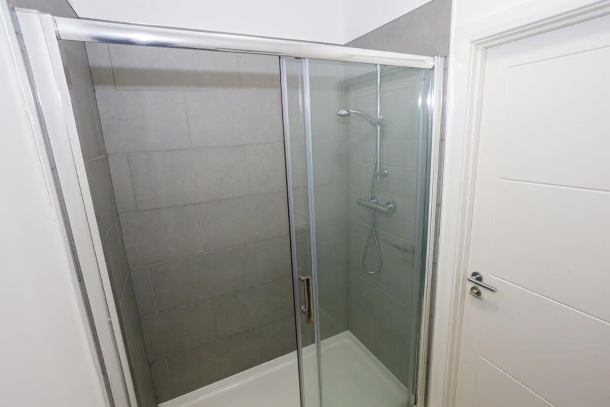 Contemporary 1 Bed Apartment Central Bolton Eksteriør bilde