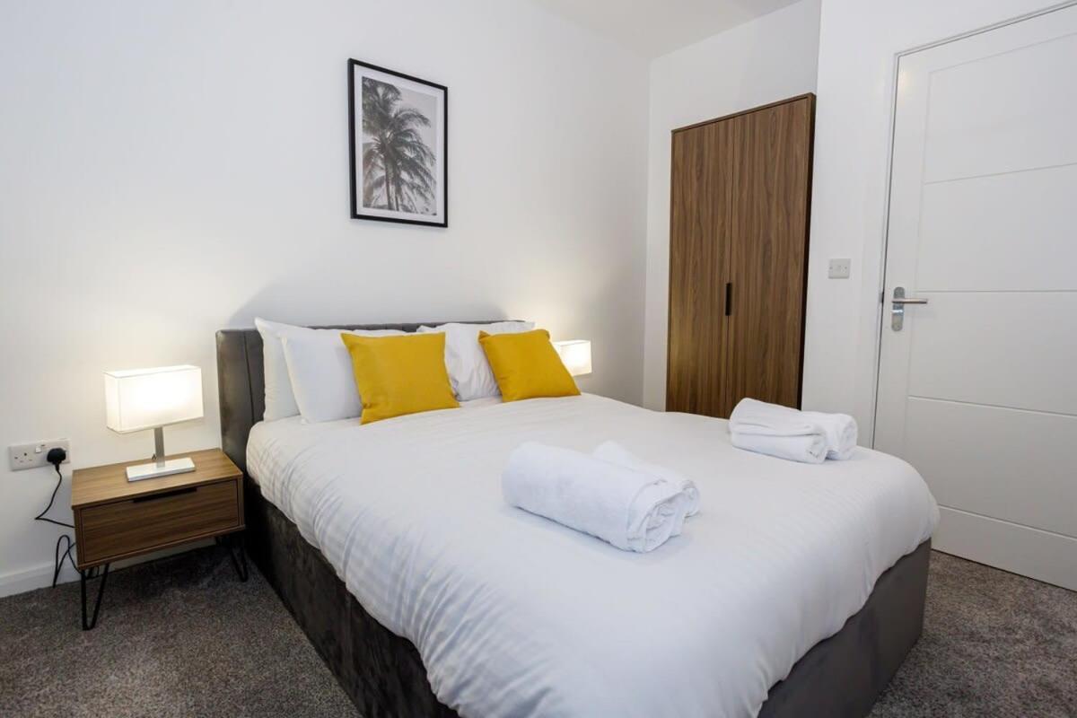 Contemporary 1 Bed Apartment Central Bolton Eksteriør bilde