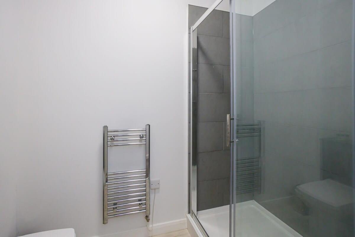 Contemporary 1 Bed Apartment Central Bolton Eksteriør bilde