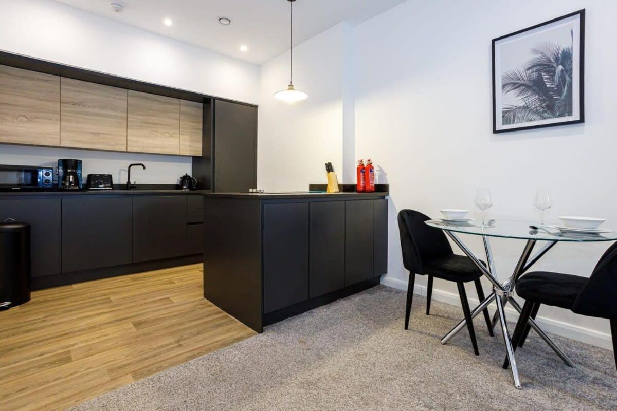 Contemporary 1 Bed Apartment Central Bolton Eksteriør bilde